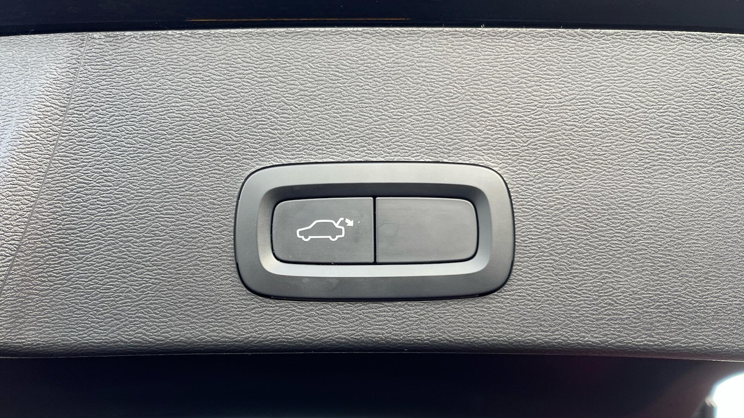 Used Volvo XC40 for sale - 76728995: Photo 32