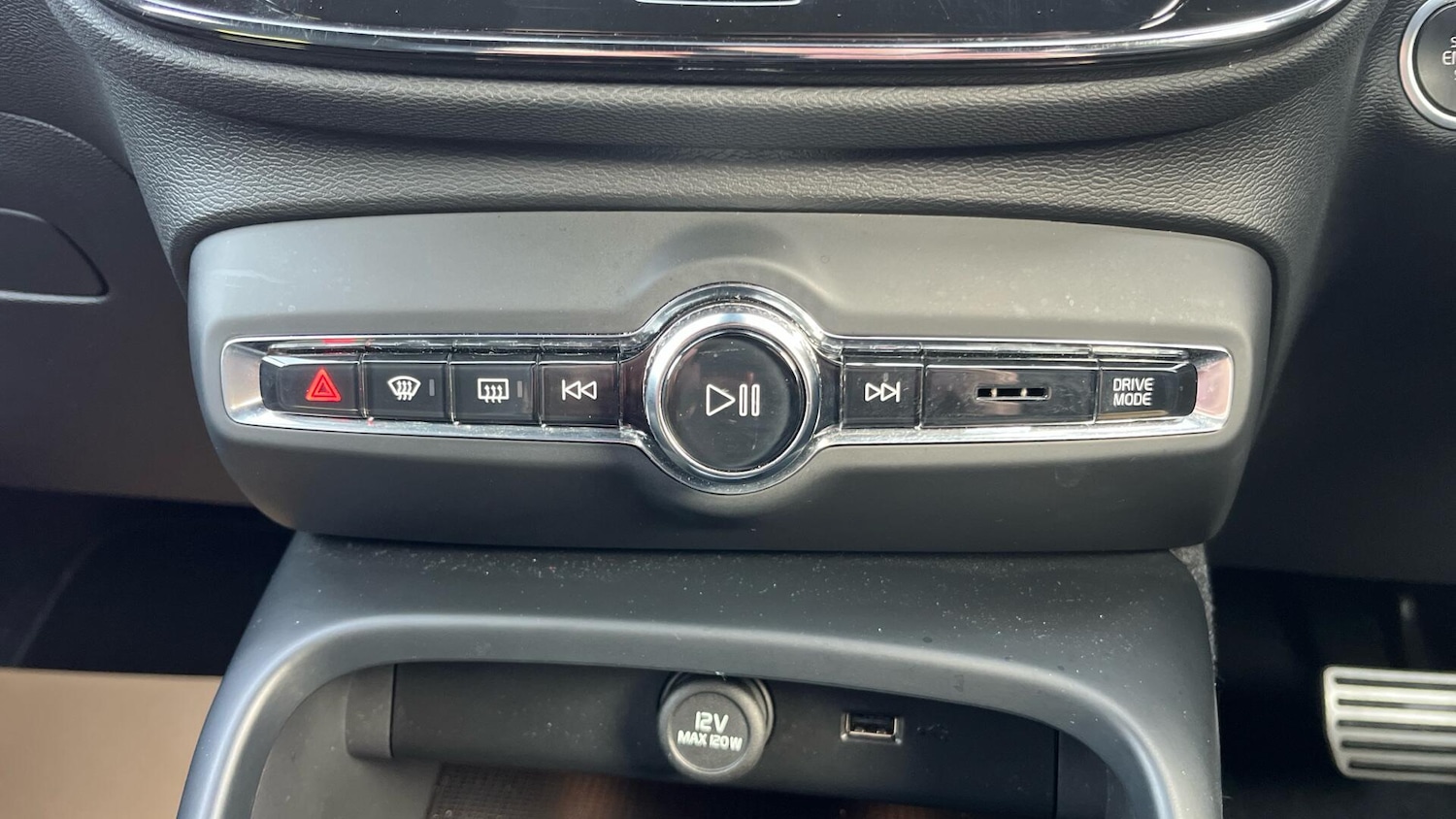 Used Volvo XC40 for sale - 76728995: Photo 33