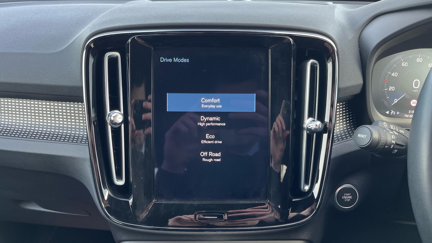 Used Volvo XC40 for sale - 76728995: Photo 34