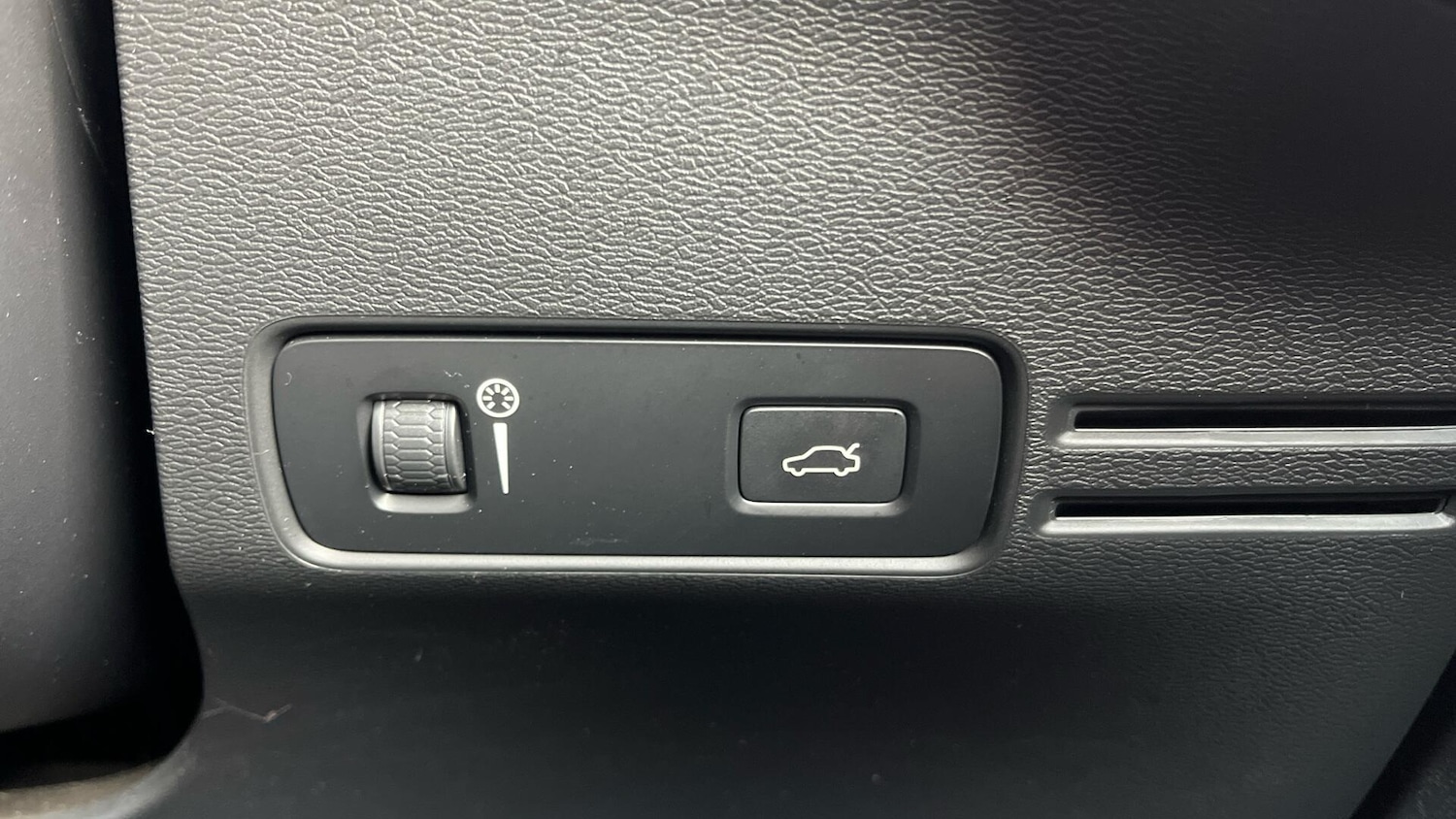 Used Volvo XC40 for sale - 76728995: Photo 35