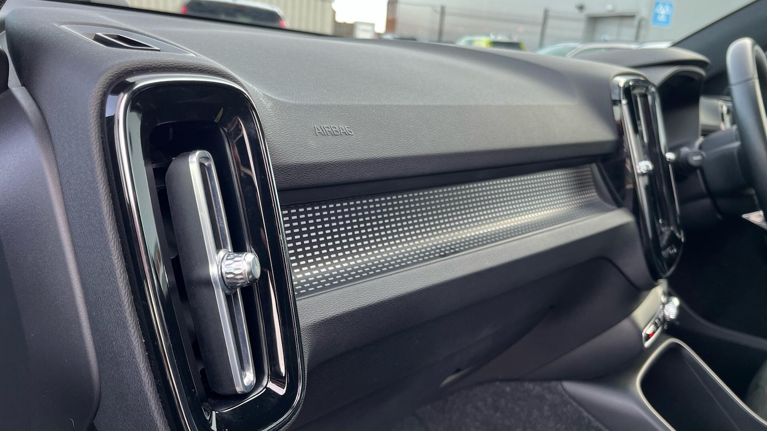 Used Volvo XC40 for sale - 76728995: Photo 51