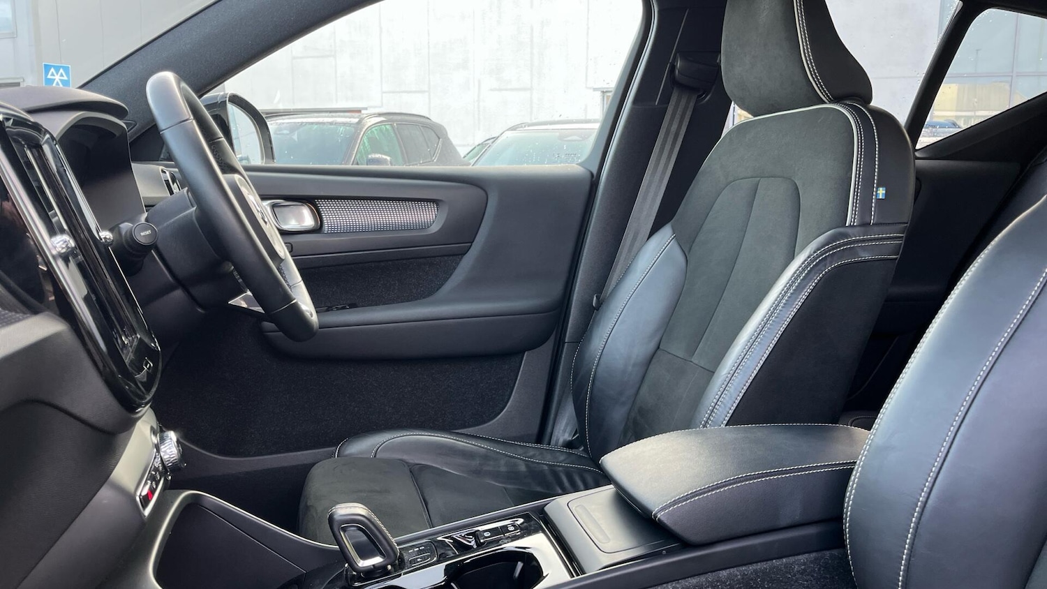 Used Volvo XC40 for sale - 76728995: Photo 52