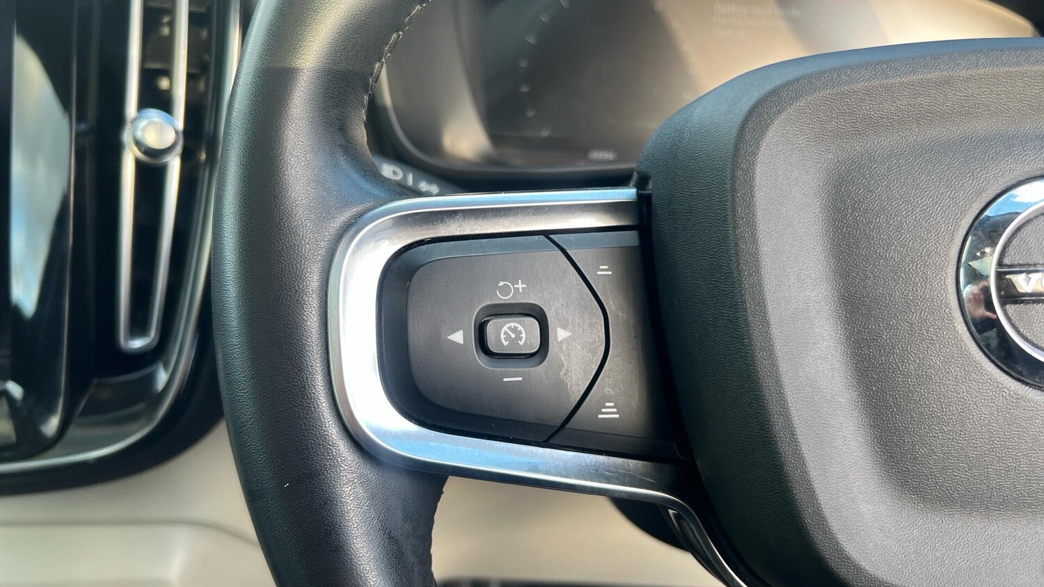 Used Volvo XC40 2021 for sale - 76041683: Photo 21