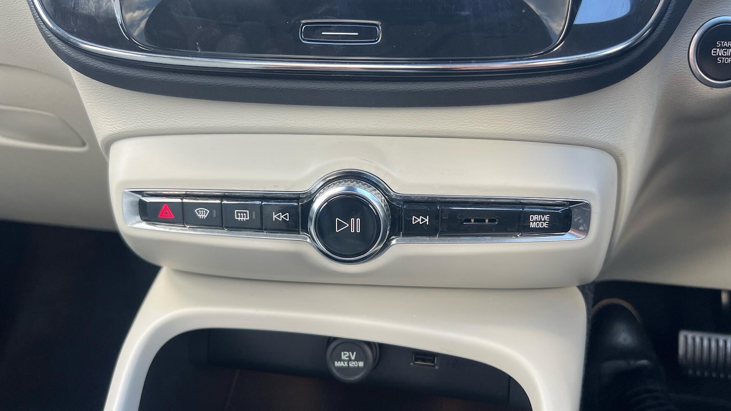 Used Volvo XC40 2021 for sale - 76041683: Photo 46