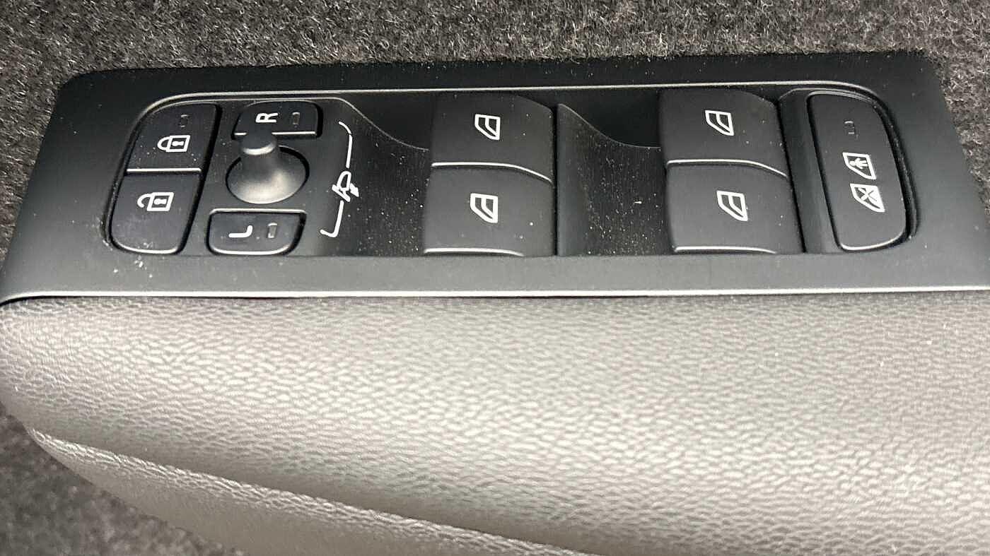 Used Volvo XC40 for sale - 77237616: Photo 24