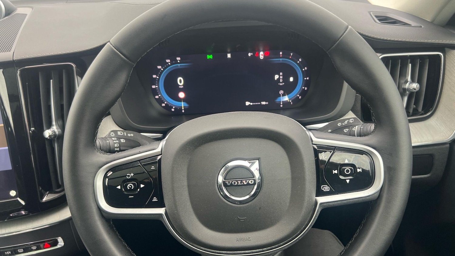 Used Volvo XC60 2025 for sale - 76996993: Photo 37