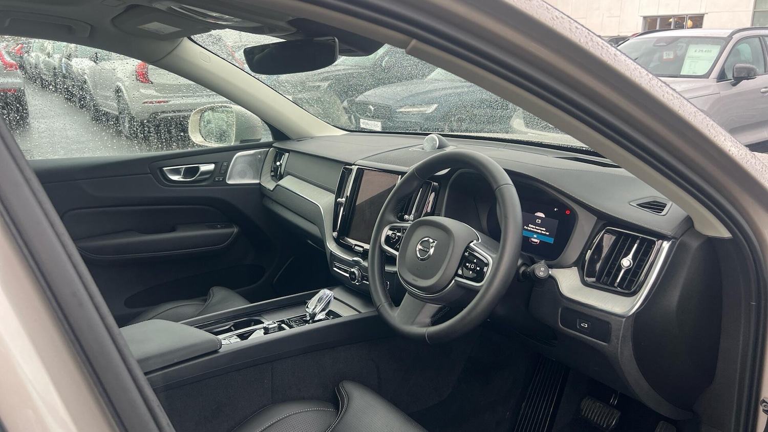 Used Volvo XC60 2025 for sale - 76996993: Photo 4