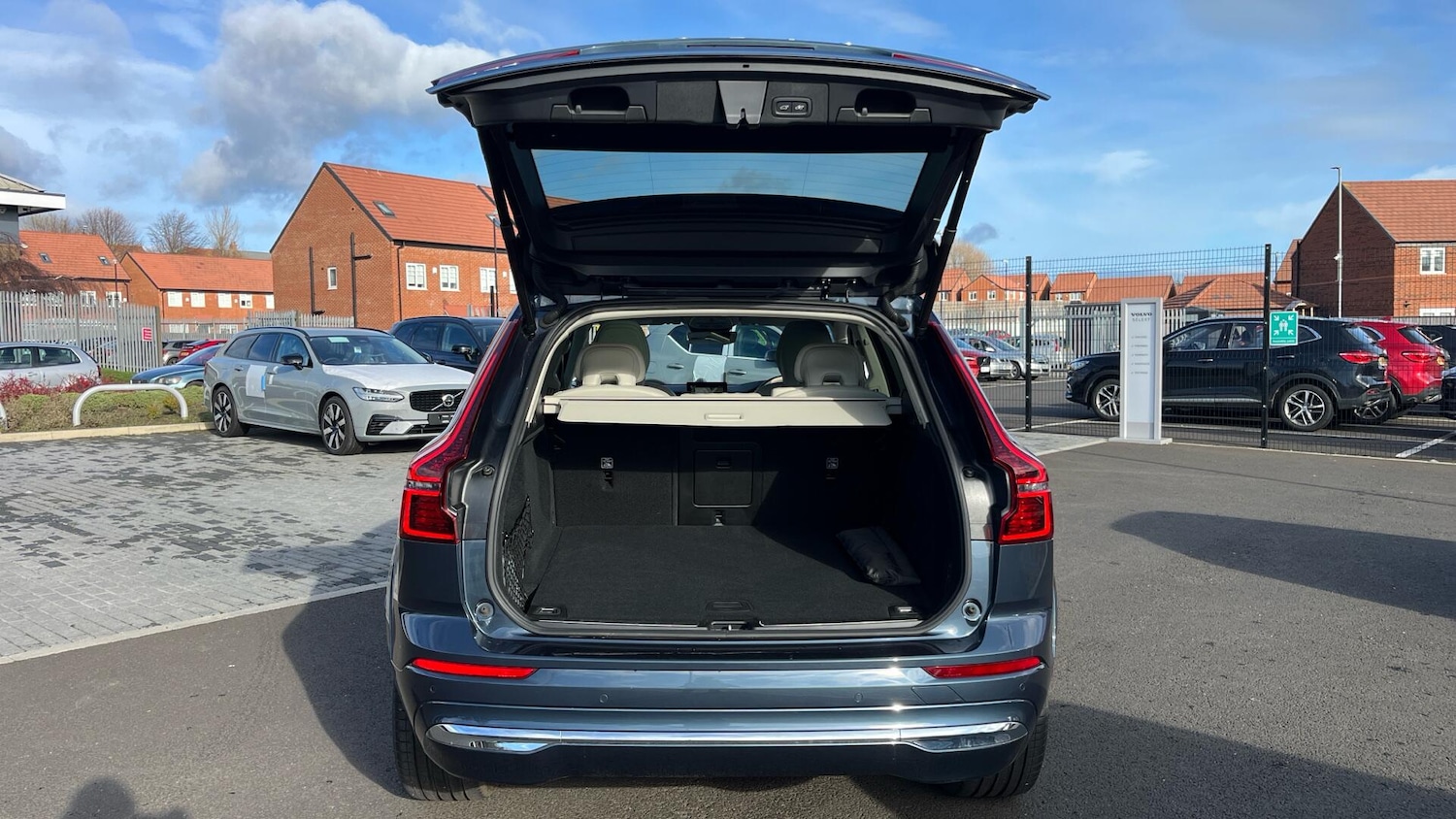 Used Volvo XC60 2025 for sale - 77940018: Photo 13