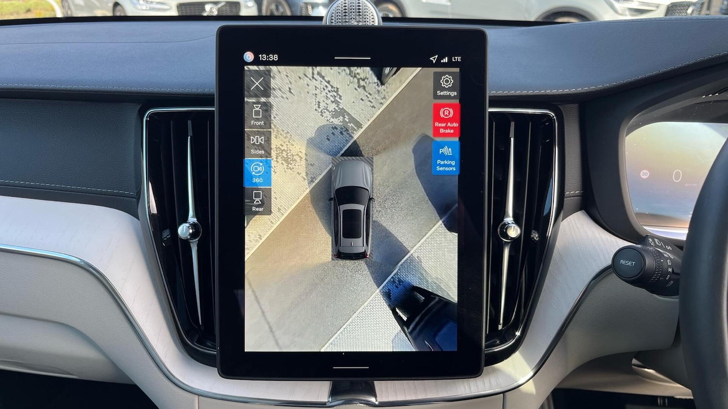 Used Volvo XC60 2025 for sale - 77940018: Photo 17