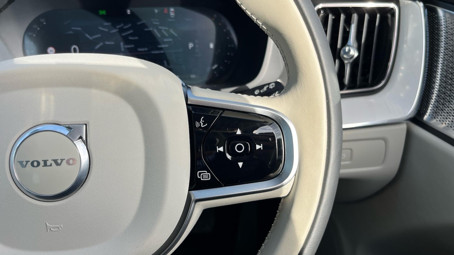 Used Volvo XC60 2025 for sale - 77940018: Photo 20