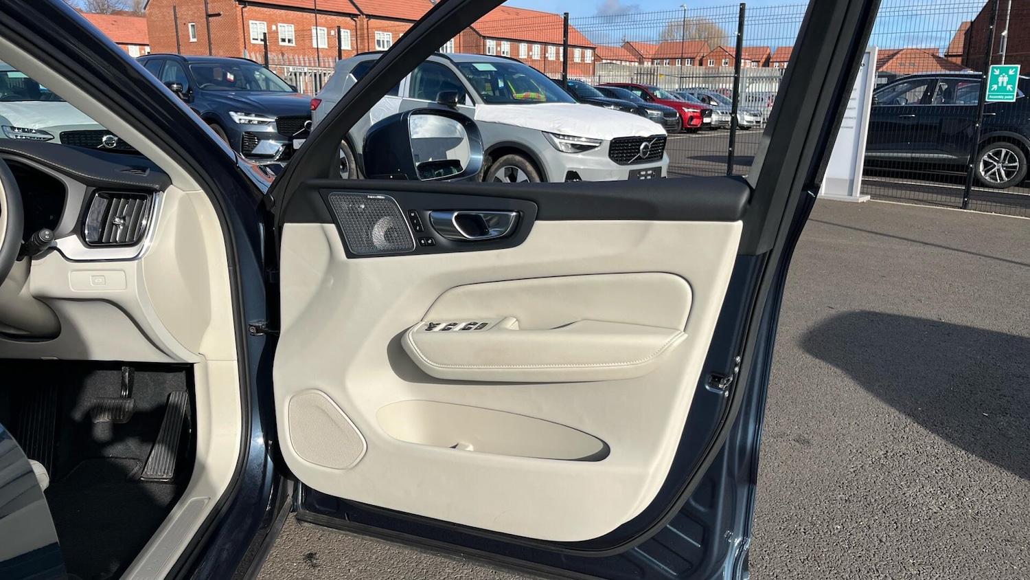 Used Volvo XC60 2025 for sale - 77940018: Photo 27