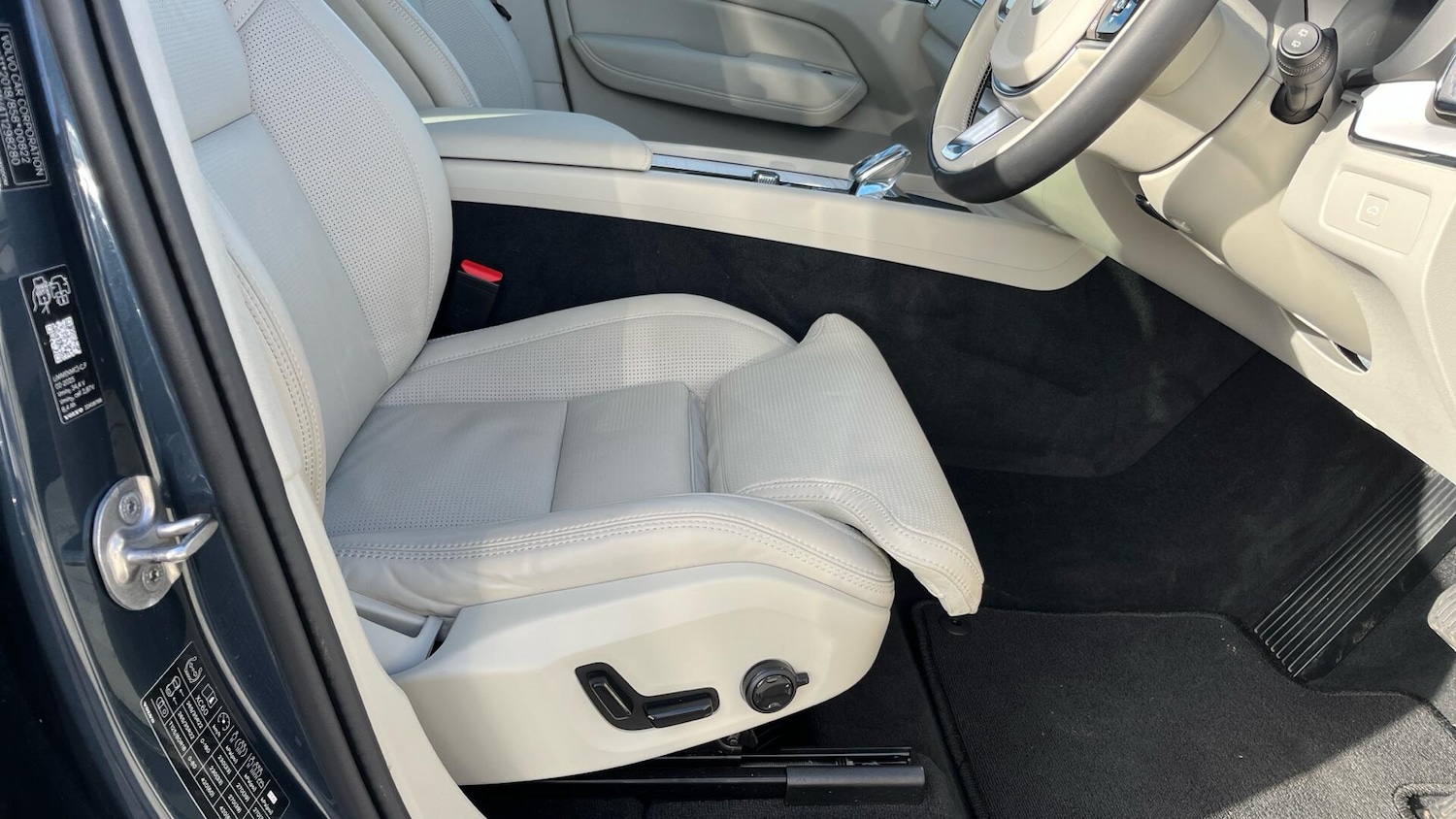 Used Volvo XC60 2025 for sale - 77940018: Photo 28