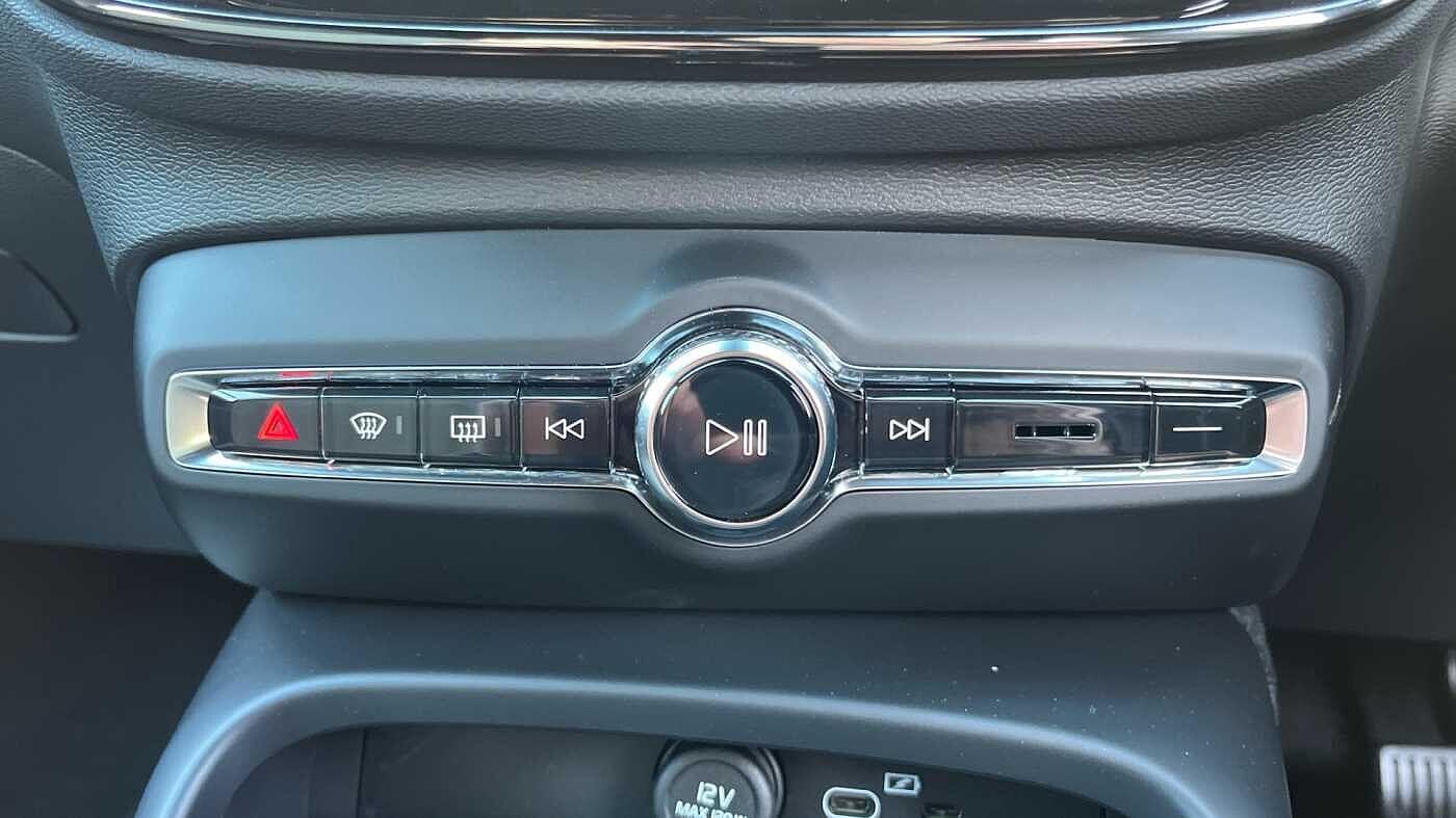 Used Volvo XC40 for sale - 77883410: Photo 44