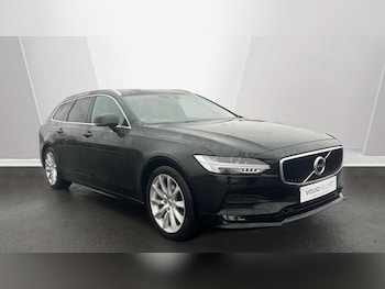 2018 (68) - D4 Momentum Pro Automatic 5-Door