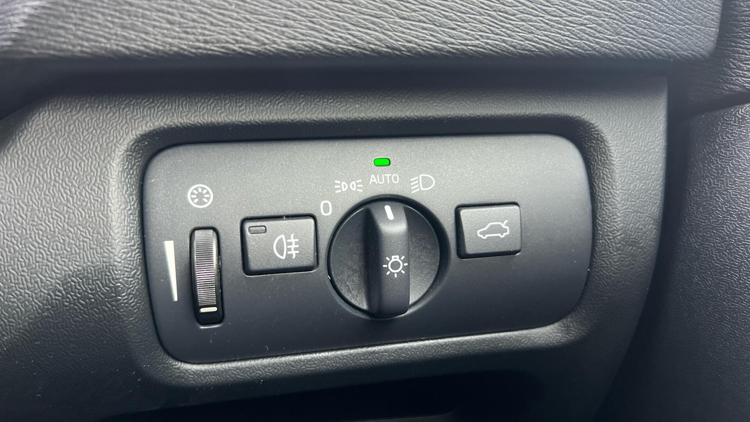 Used Volvo V40 2017 for sale - 76562179: Photo 25