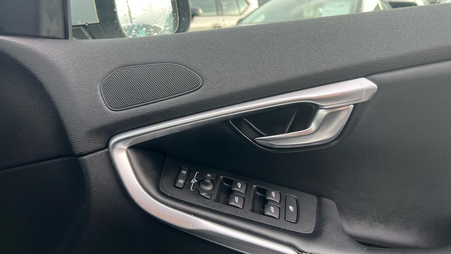 Used Volvo V40 2017 for sale - 76562179: Photo 29