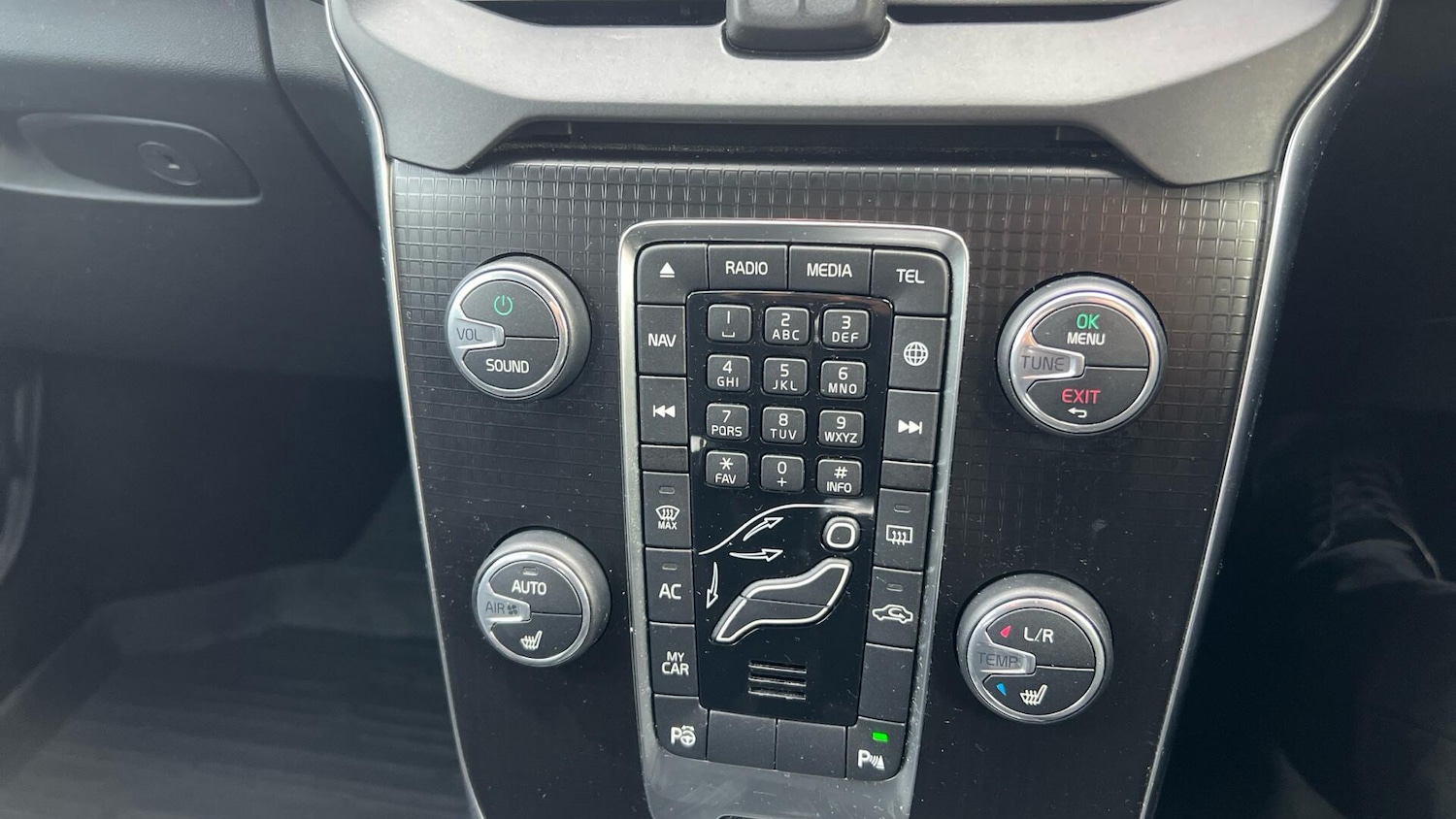 Used Volvo V40 2017 for sale - 76562179: Photo 30