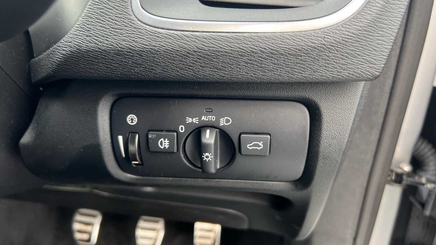 Used Volvo V40 2017 for sale - 76562179: Photo 42