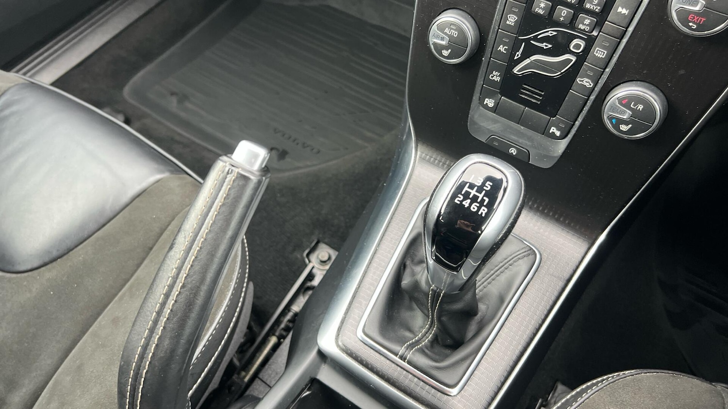 Used Volvo V40 2017 for sale - 76562179: Photo 43