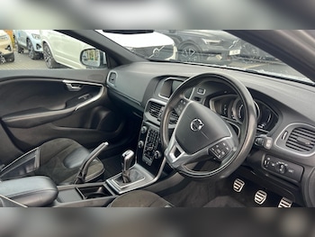 Used Volvo V40 2017 for sale - 76562179: Photo