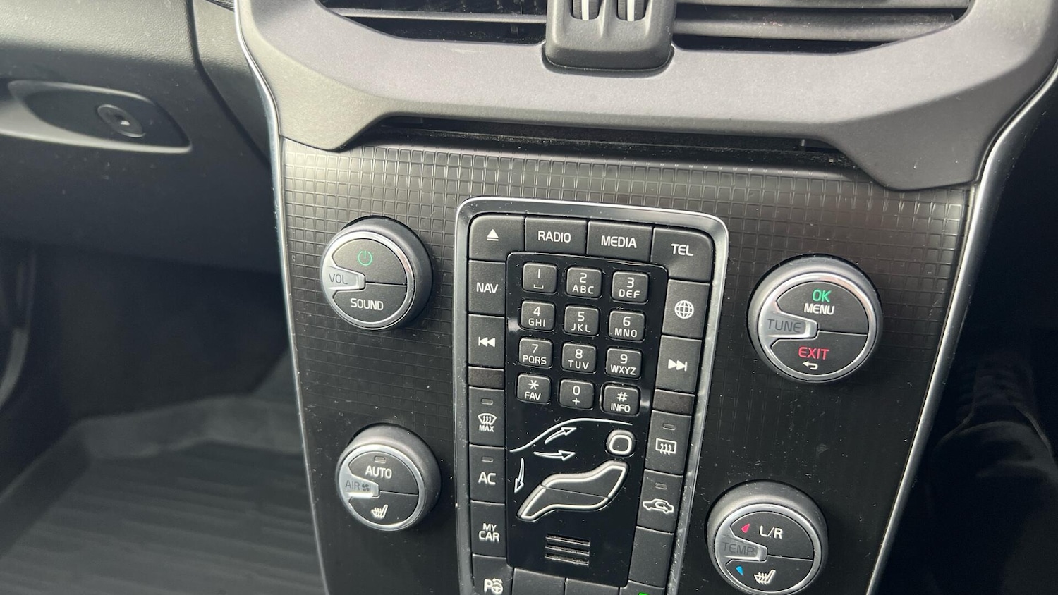 Used Volvo V40 2017 for sale - 76562179: Photo 52