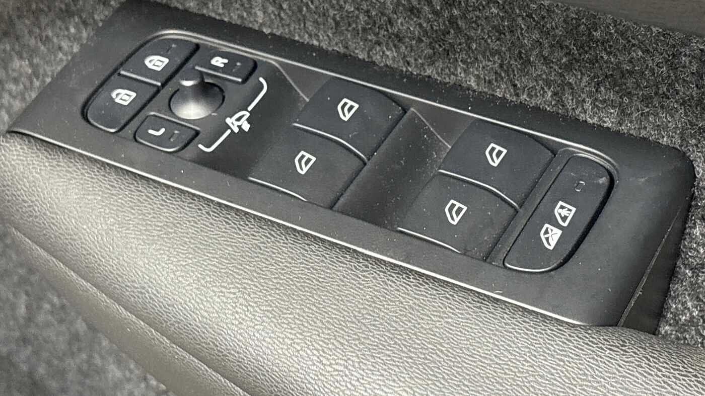 Used Volvo XC40 2025 for sale - 76408520: Photo 25