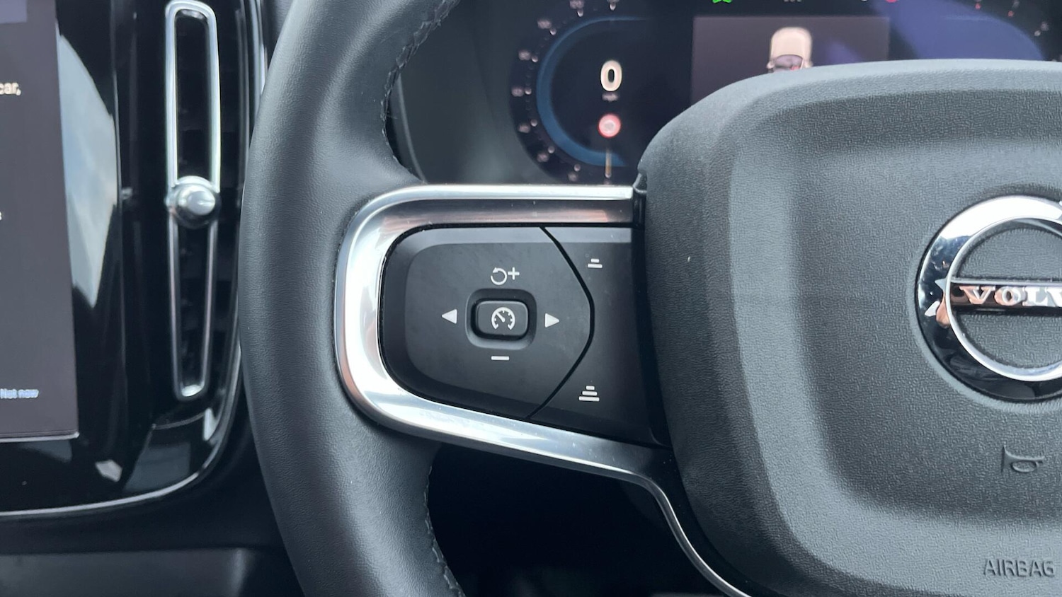 Used Volvo XC40 2023 for sale - 76886086: Photo 19