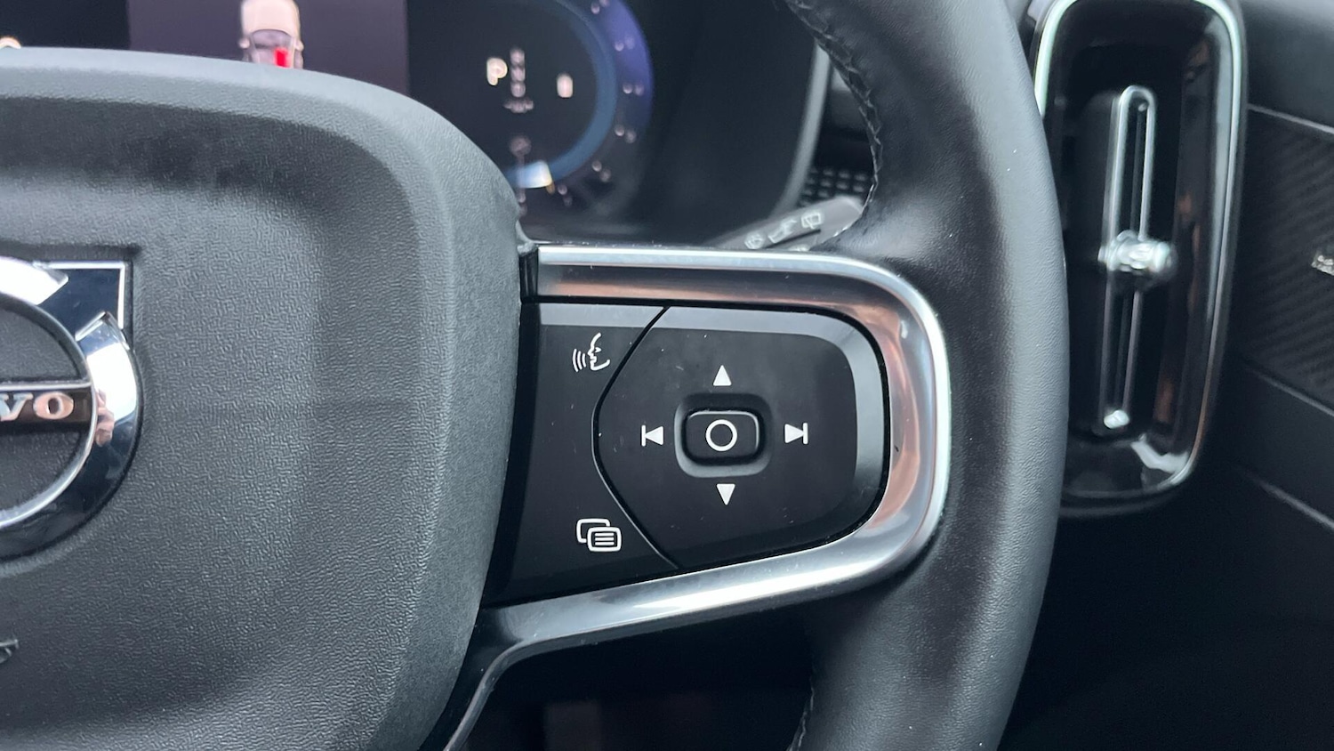 Used Volvo XC40 2023 for sale - 76886086: Photo 20