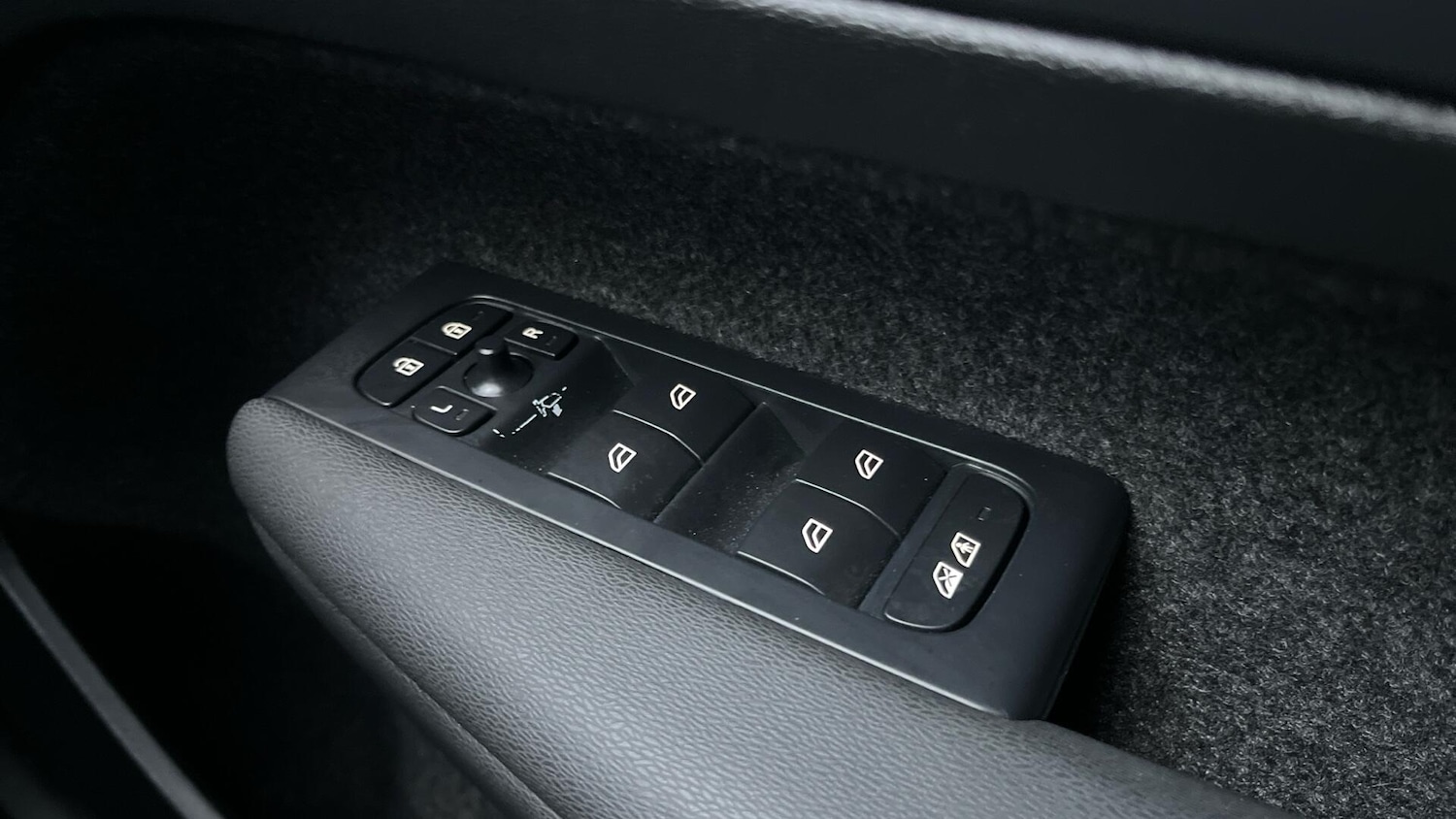 Used Volvo XC40 2023 for sale - 76886086: Photo 22