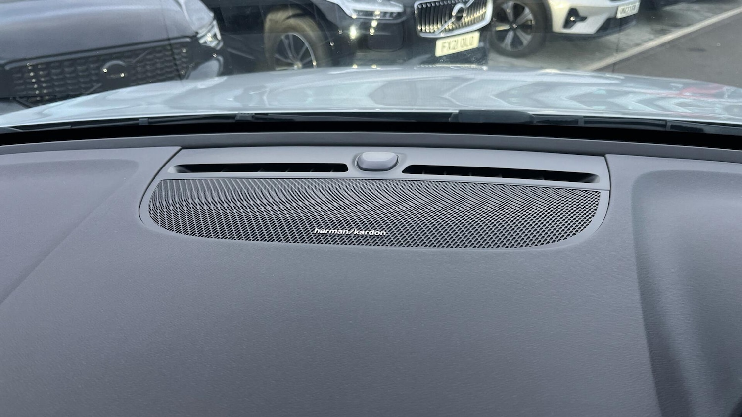 Used Volvo XC40 2023 for sale - 76886086: Photo 23