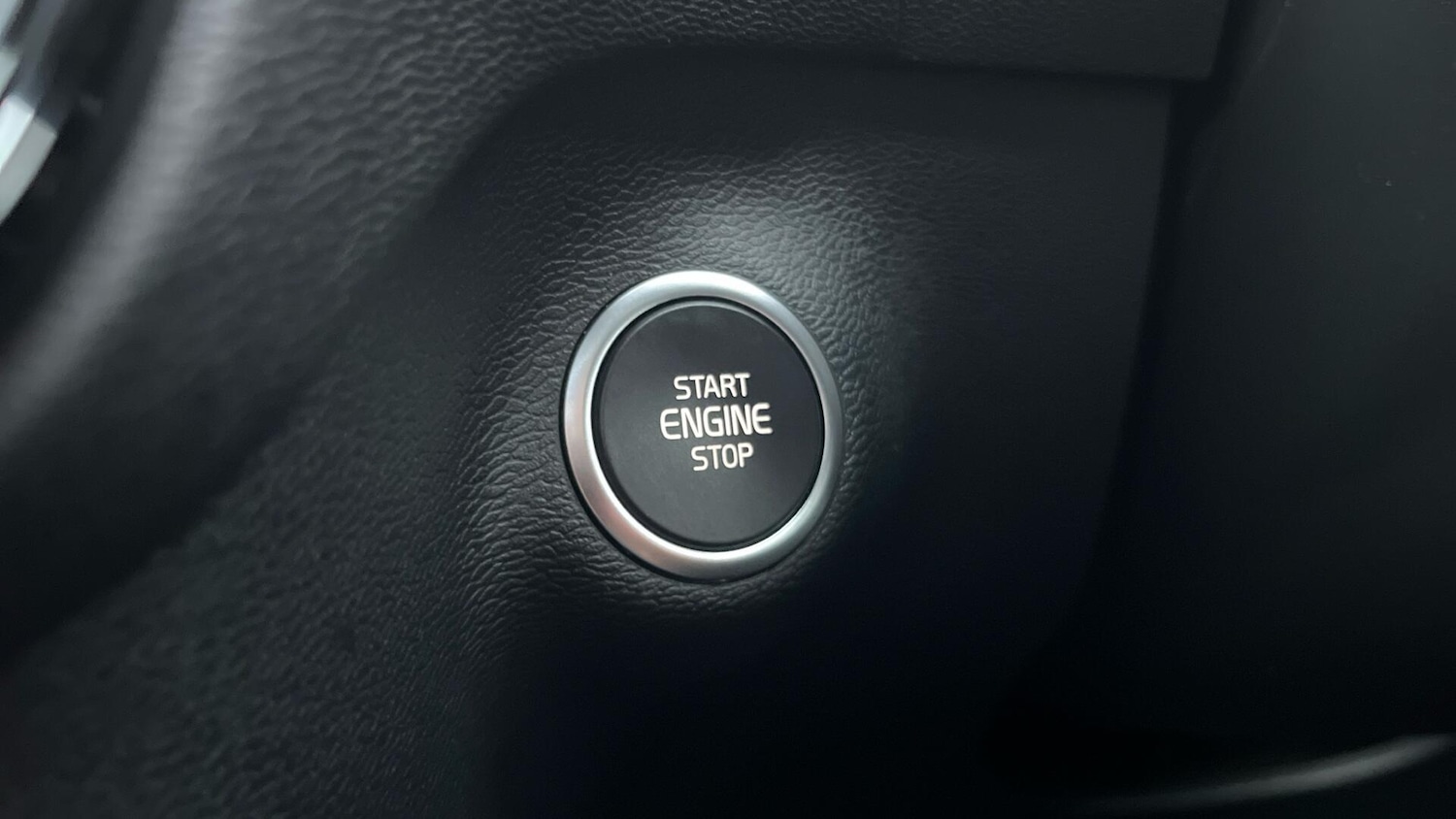 Used Volvo XC40 2023 for sale - 76886086: Photo 25