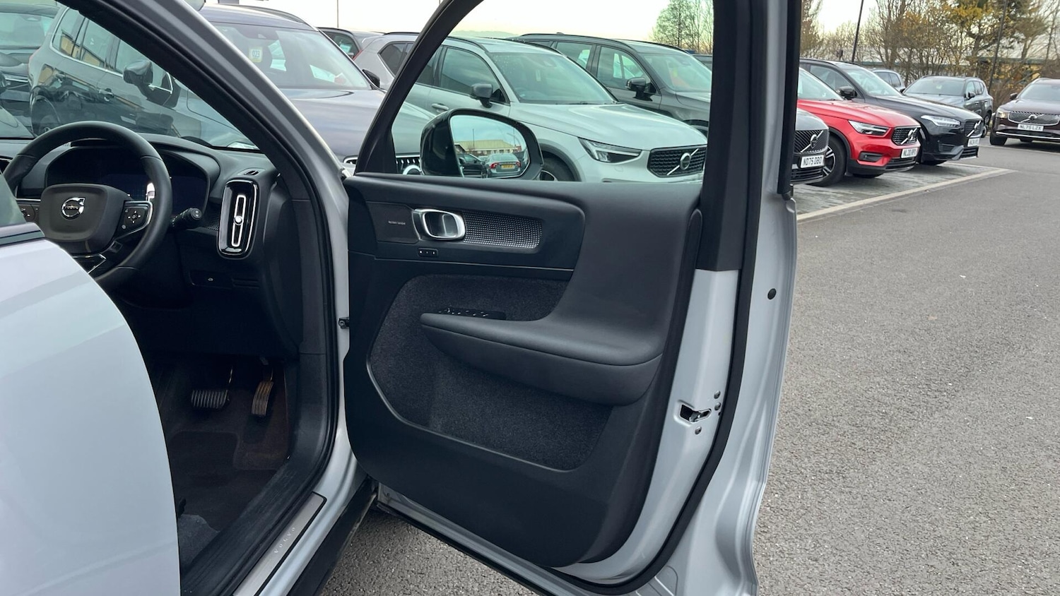 Used Volvo XC40 2023 for sale - 76886086: Photo 27