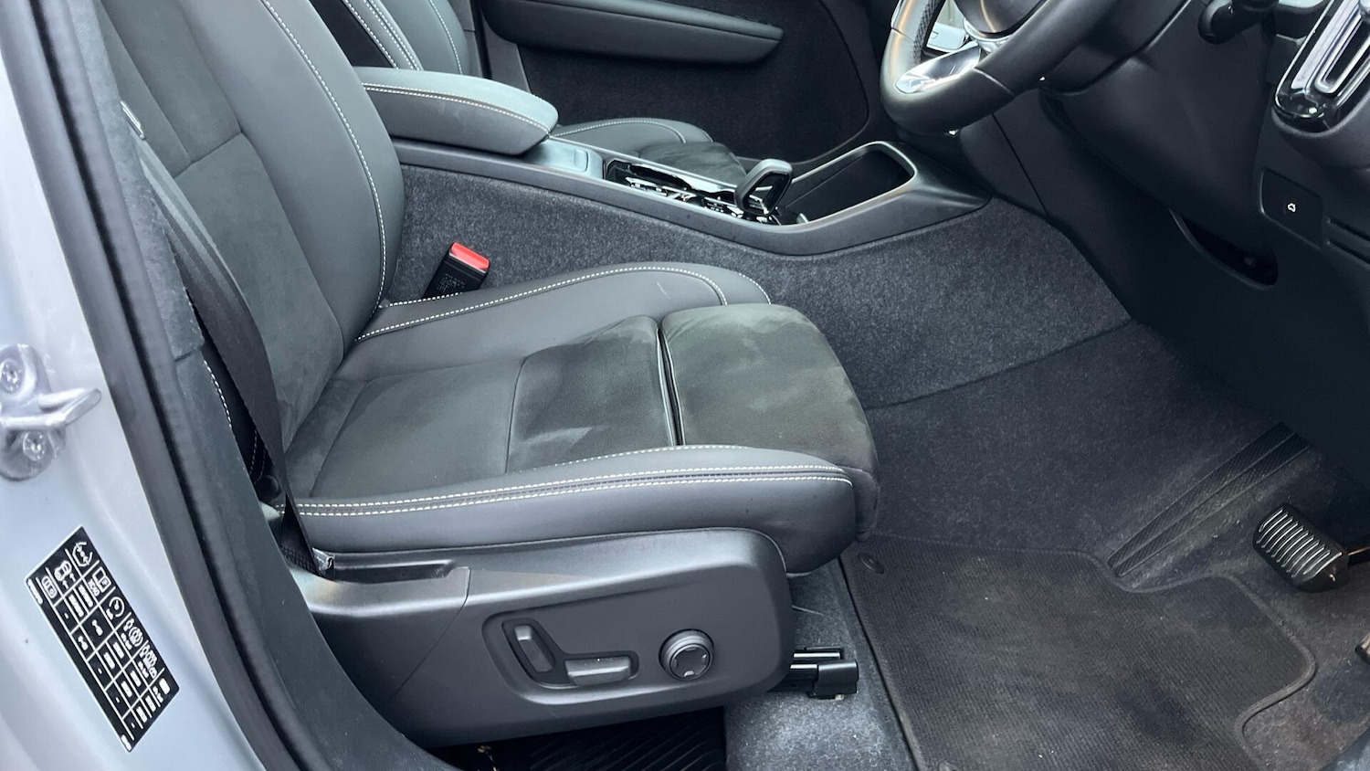 Used Volvo XC40 2023 for sale - 76886086: Photo 28