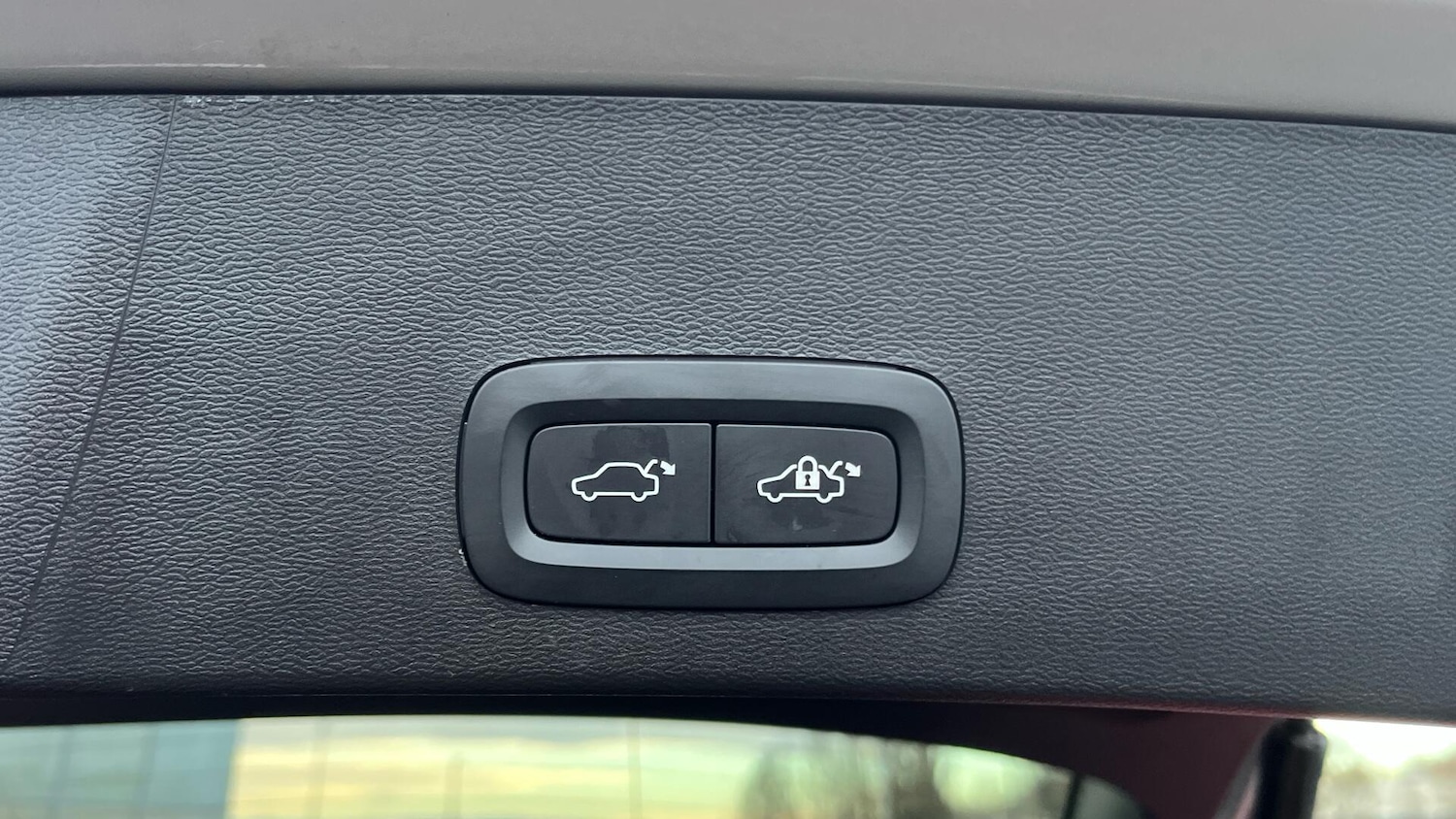 Used Volvo XC40 2023 for sale - 76886086: Photo 33