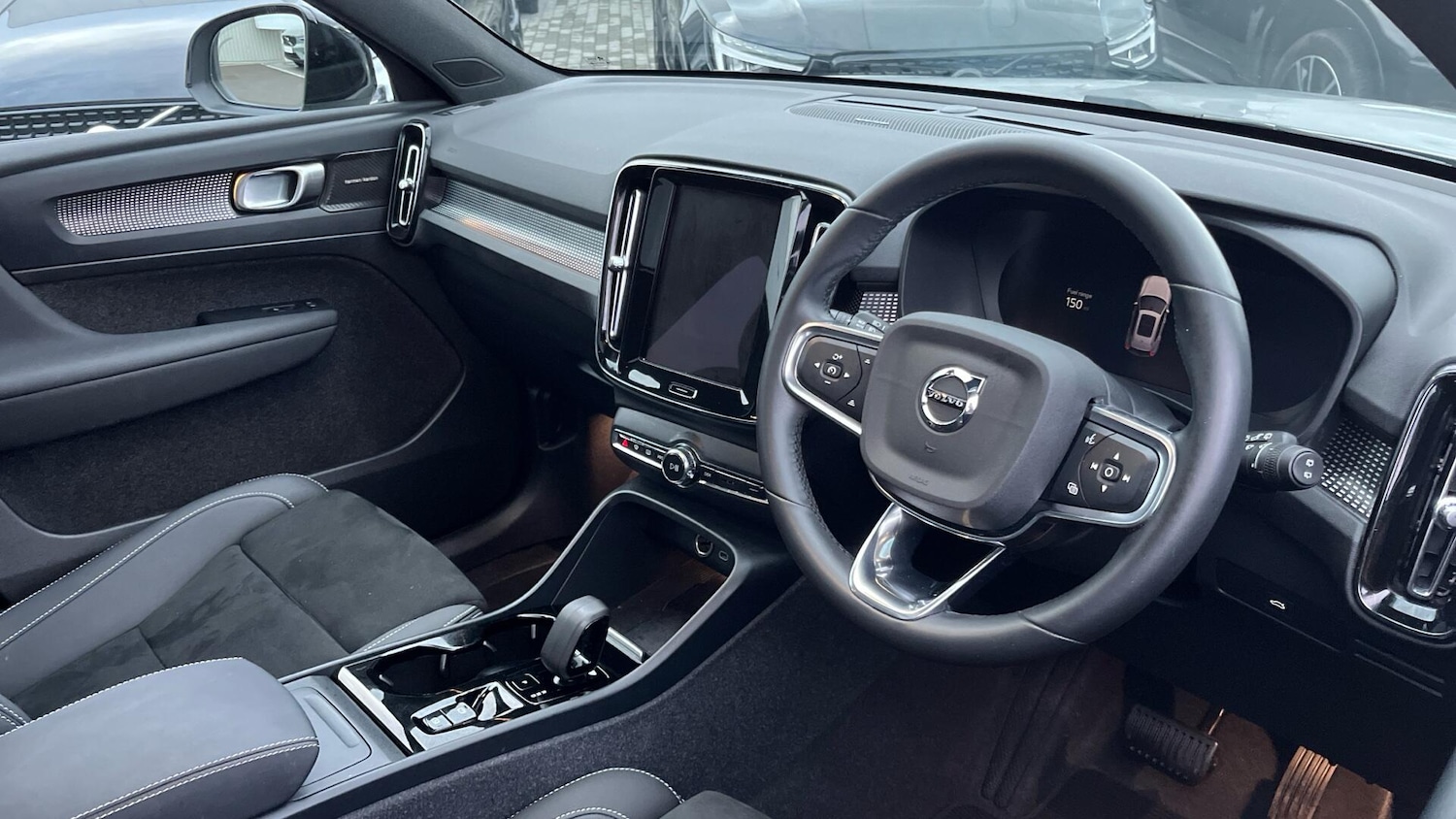 Used Volvo XC40 2023 for sale - 76886086: Photo 4