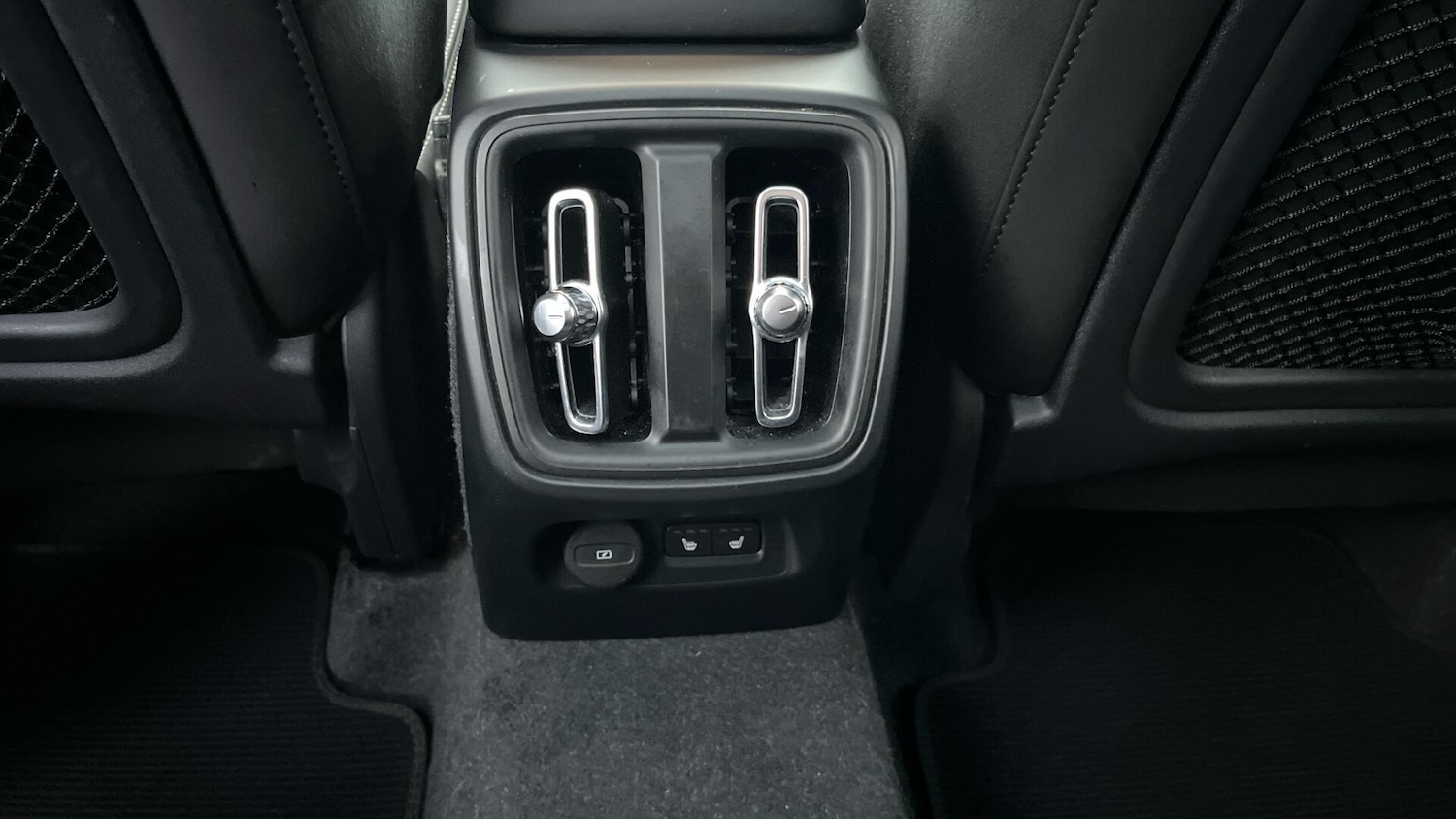 Used Volvo XC40 2023 for sale - 76886086: Photo 46