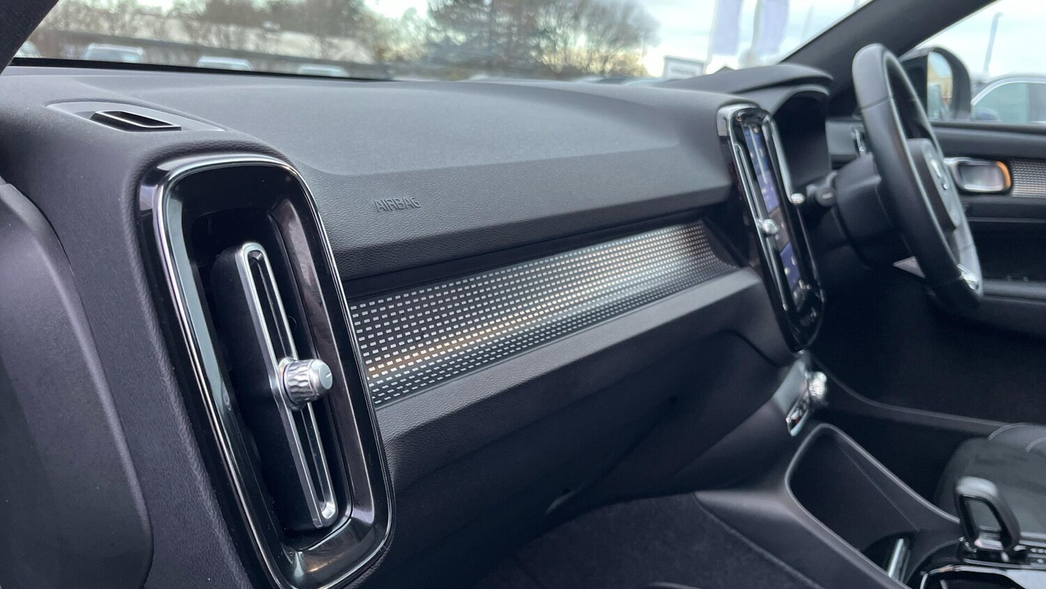 Used Volvo XC40 2023 for sale - 76886086: Photo 47