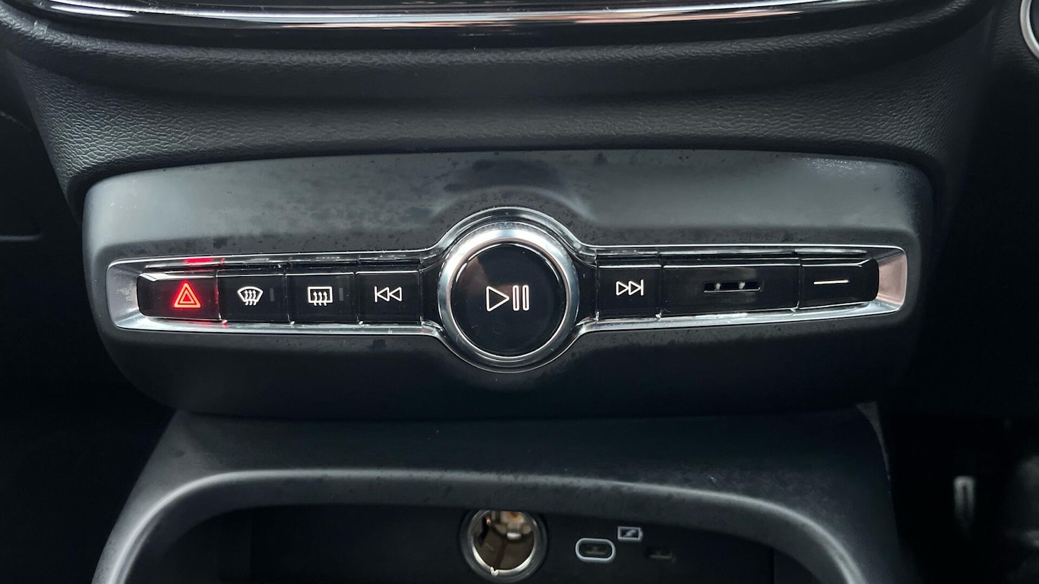 Used Volvo XC40 2023 for sale - 76886086: Photo 50