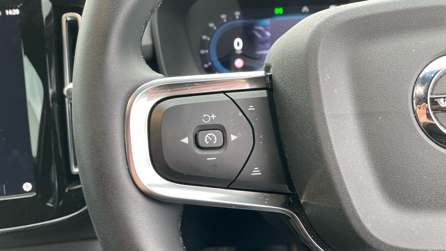 Used Volvo XC40 2023 for sale - 76348938: Photo 20