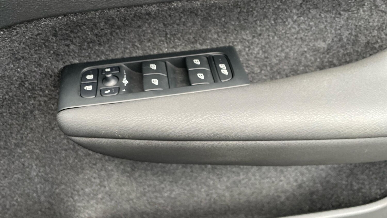 Used Volvo XC40 2023 for sale - 76348938: Photo 23