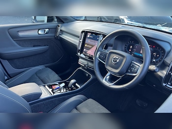 Used Volvo XC40 2024 for sale - 76240263: Photo