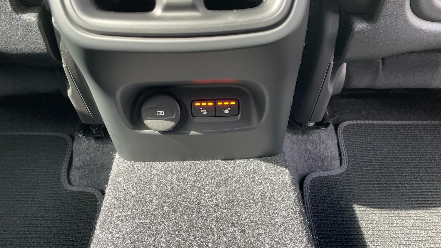 Used Volvo XC40 2024 for sale - 75609637: Photo 63