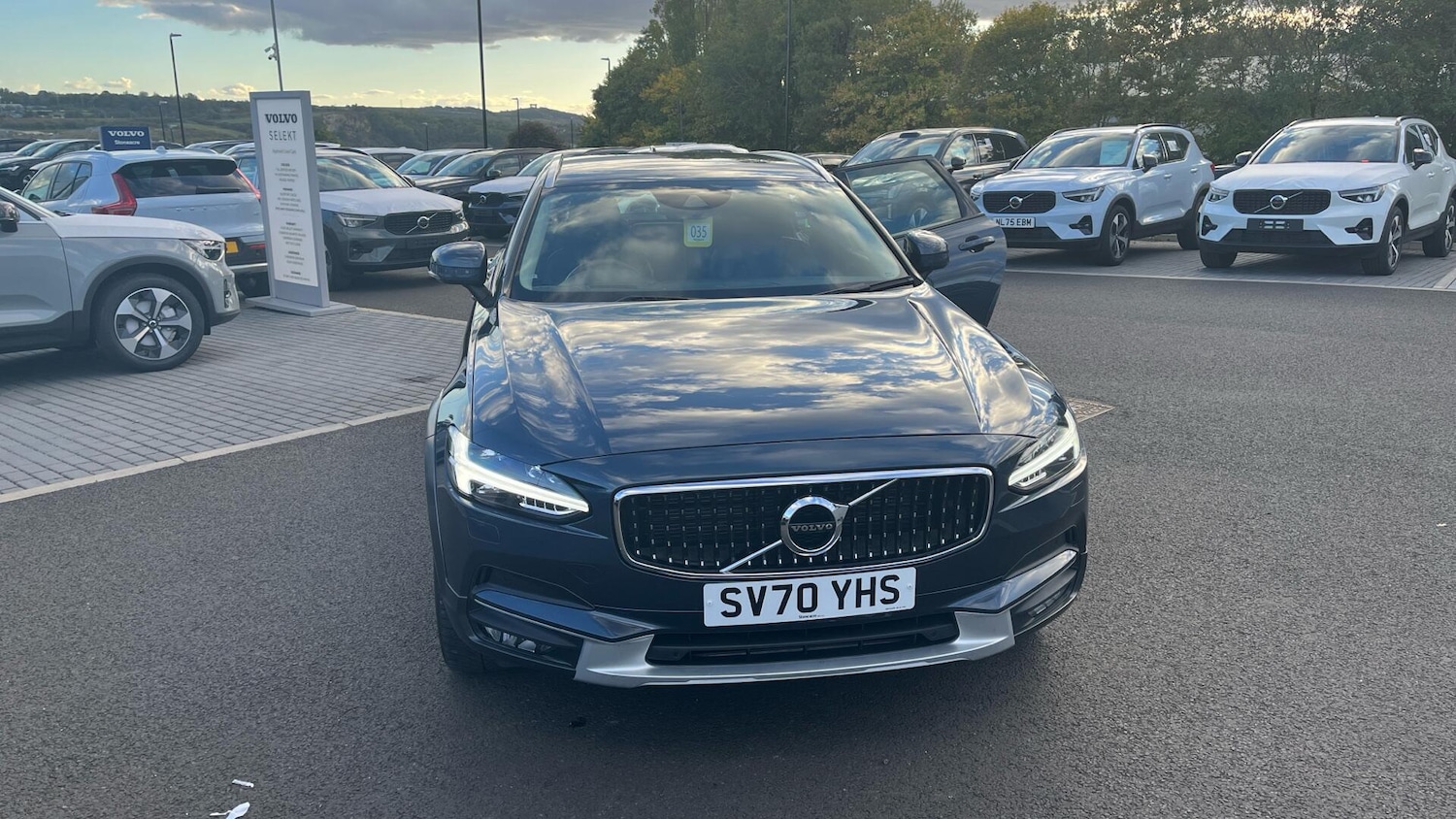 Used Volvo V90 Cross Country for sale - 75915430: Photo 38