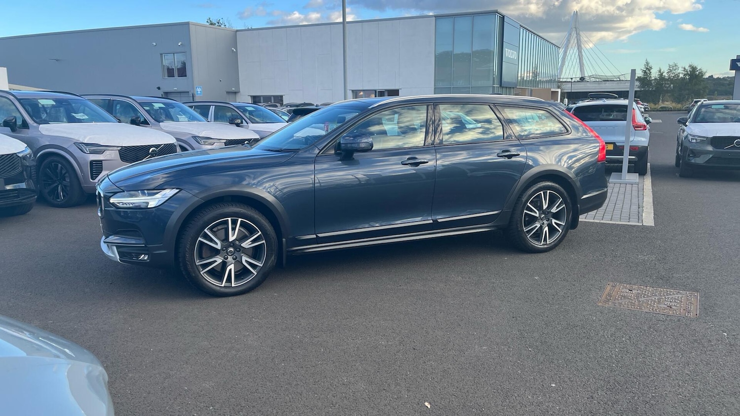 Used Volvo V90 Cross Country for sale - 75915430: Photo 42