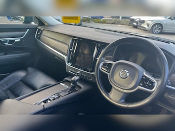 Used Volvo V90 Cross Country 2020 for sale - 75915430: Photo