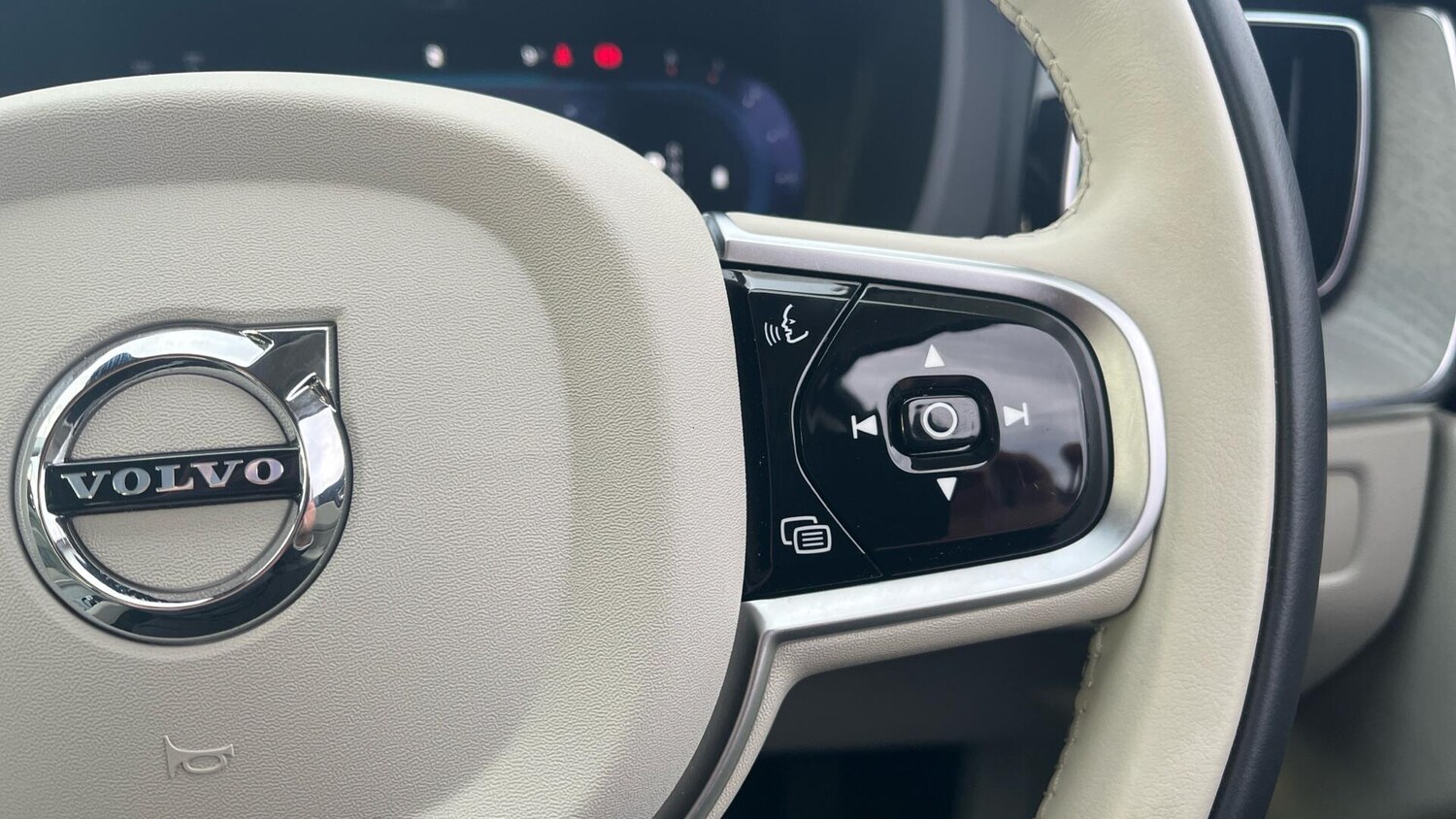 Used Volvo XC60 2025 for sale - 76886099: Photo 23