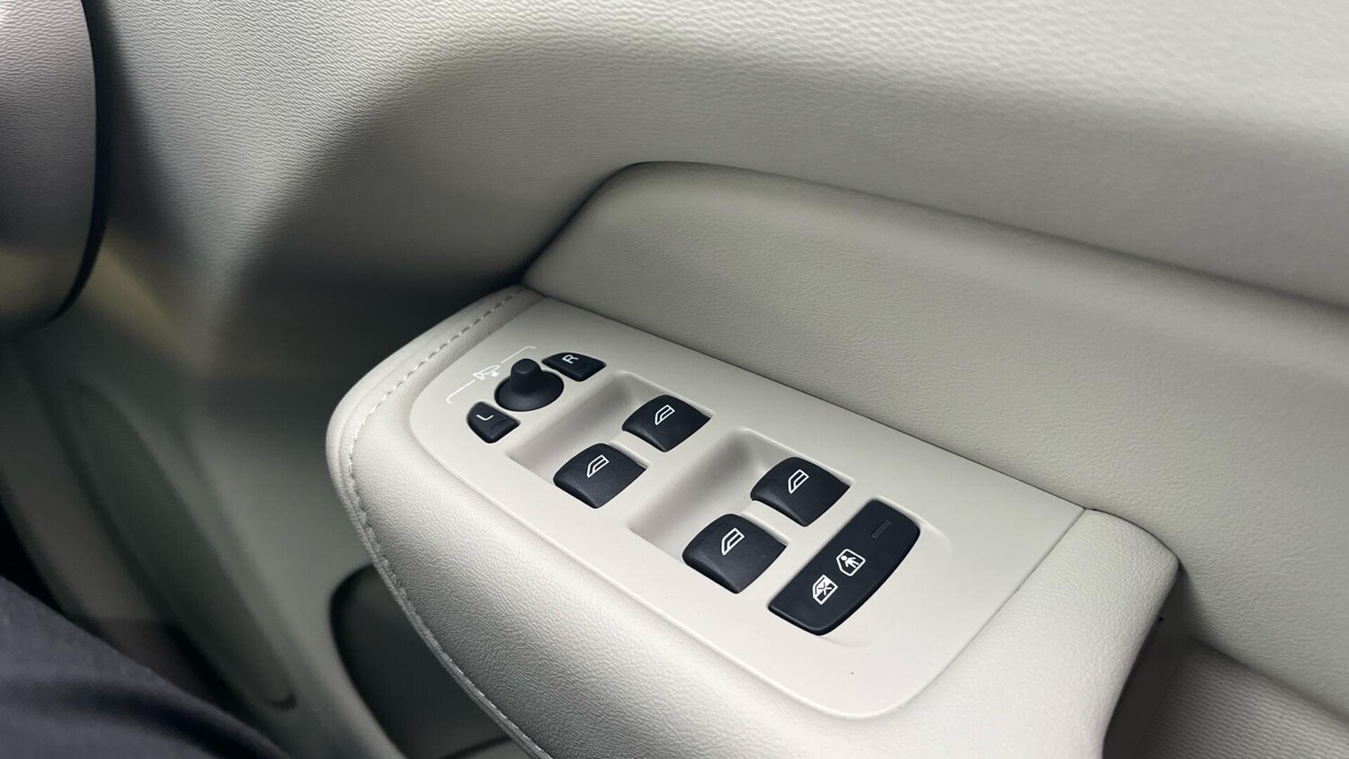 Used Volvo XC60 2025 for sale - 76886099: Photo 24