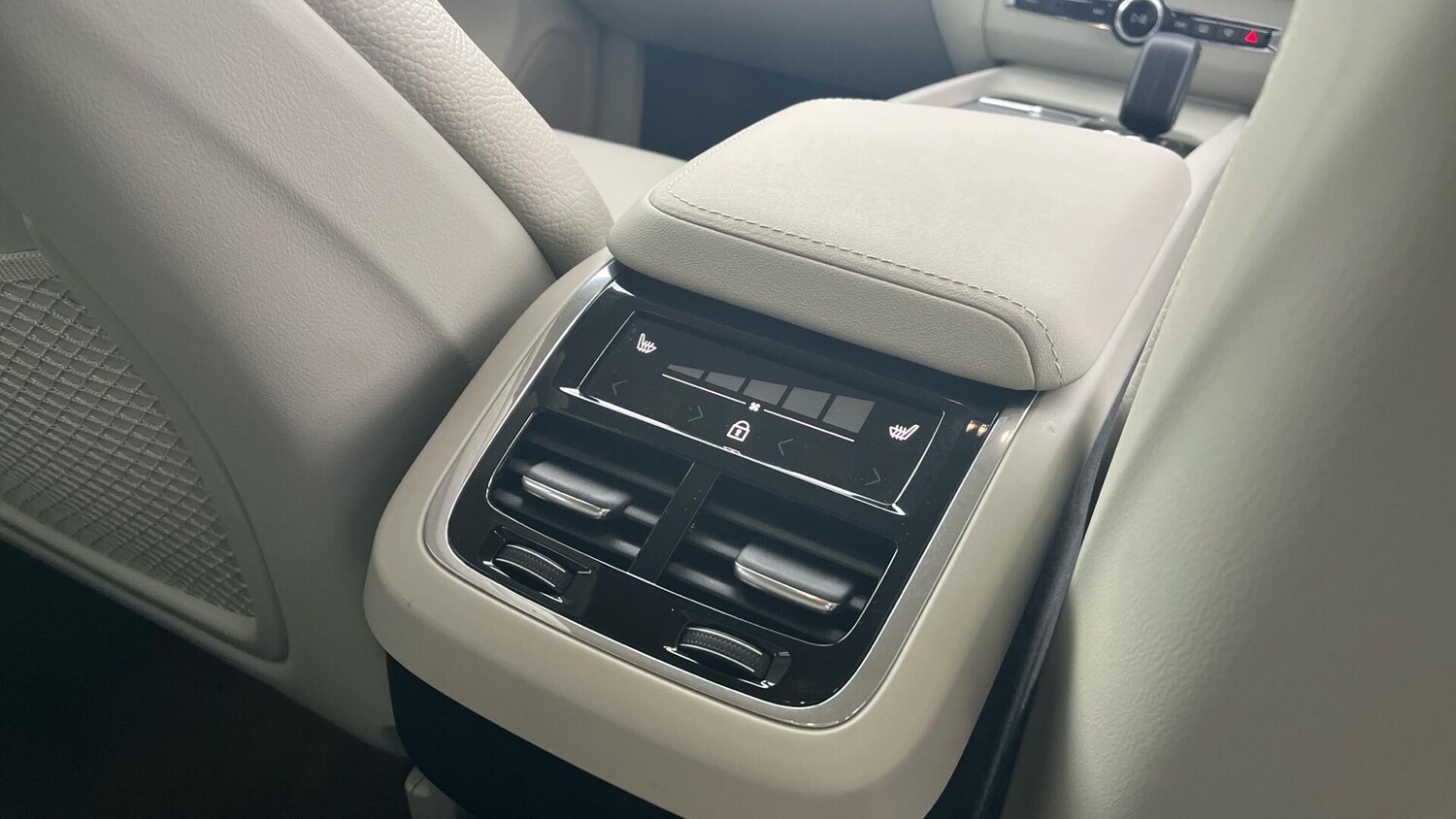 Used Volvo XC60 2025 for sale - 76886099: Photo 49