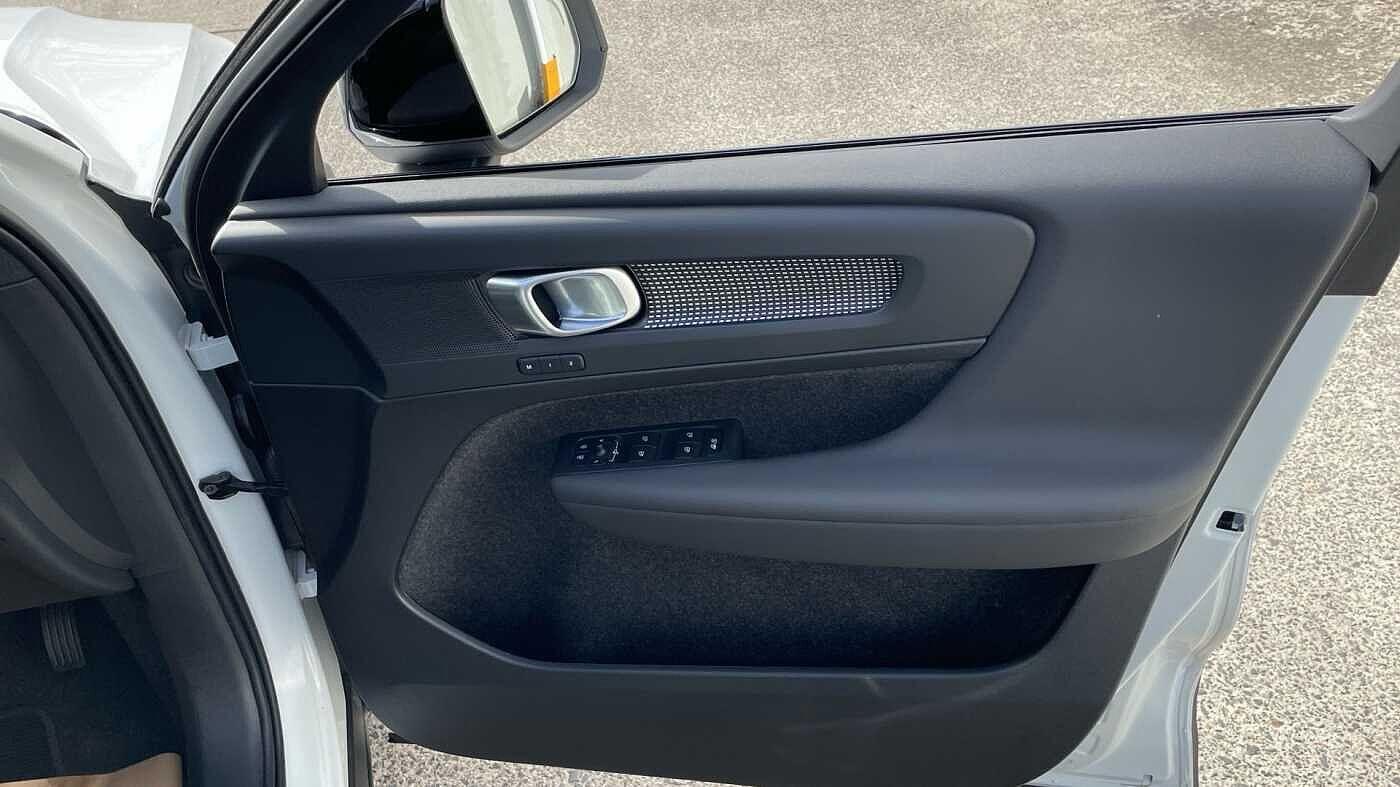 Used Volvo XC40 2025 for sale - 76592311: Photo 11