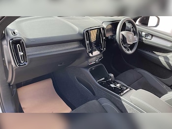 Used Volvo XC40 2025 for sale - 76592311: Photo